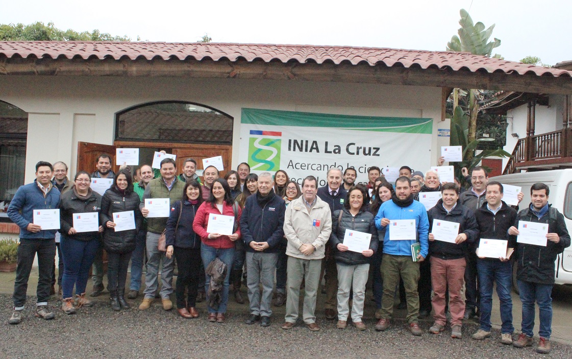 Extensionistas mejoran manejo técnico de especies hortícolas y frutales gracias a capacitación del convenio INIA-INDAP