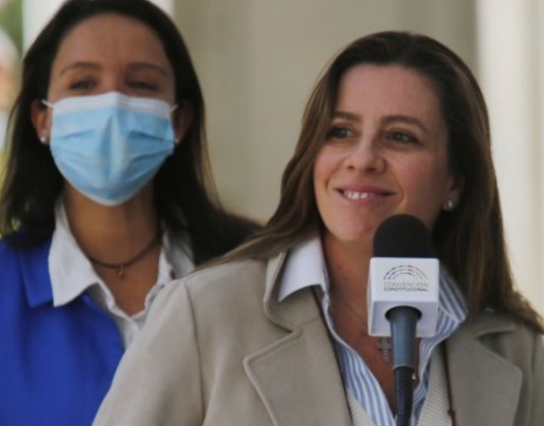Teresa Marinovic y Rocío Cantuarias donarán sus sueldos y acusan “despilfarro” en la Convención.